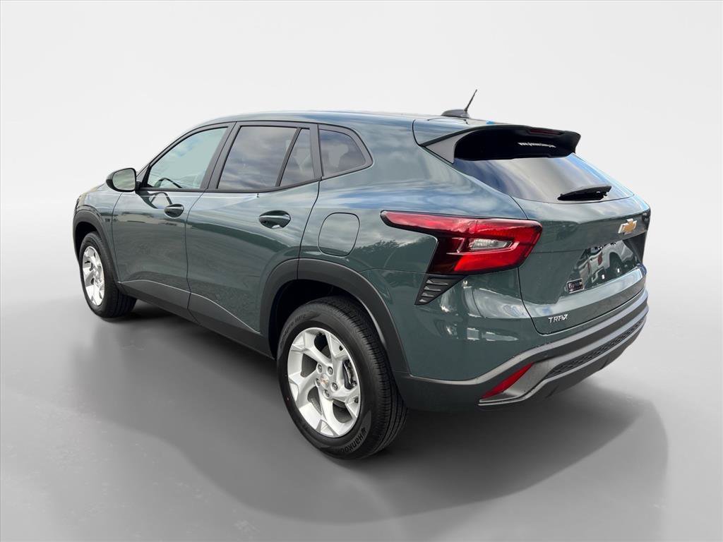 Used 2026 Chevrolet Trax LS w/ LS Convenience Package FWD image 3