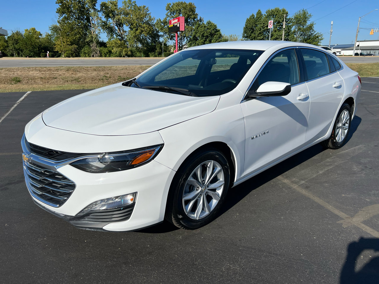 Used 2025 Chevrolet Malibu LT image 2