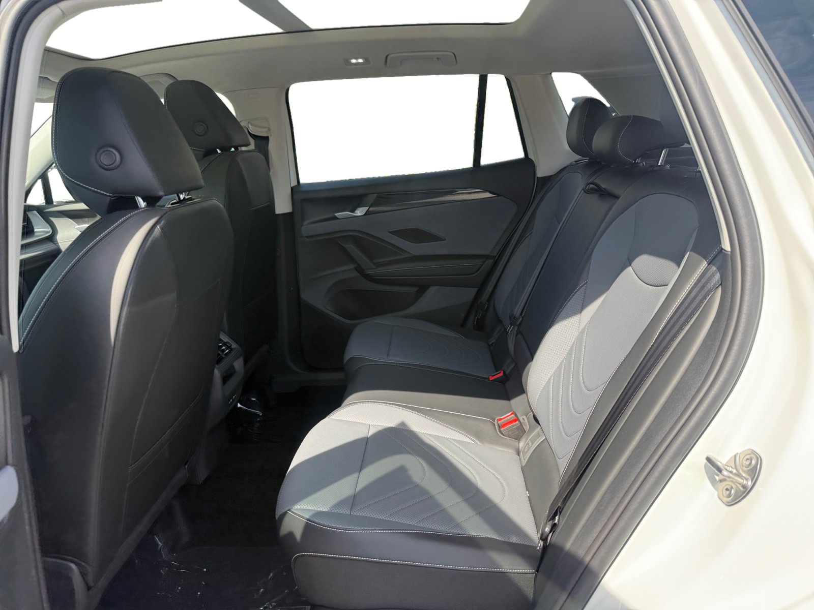 New 2026 Volkswagen Tiguan SE AWD/4WD image 16