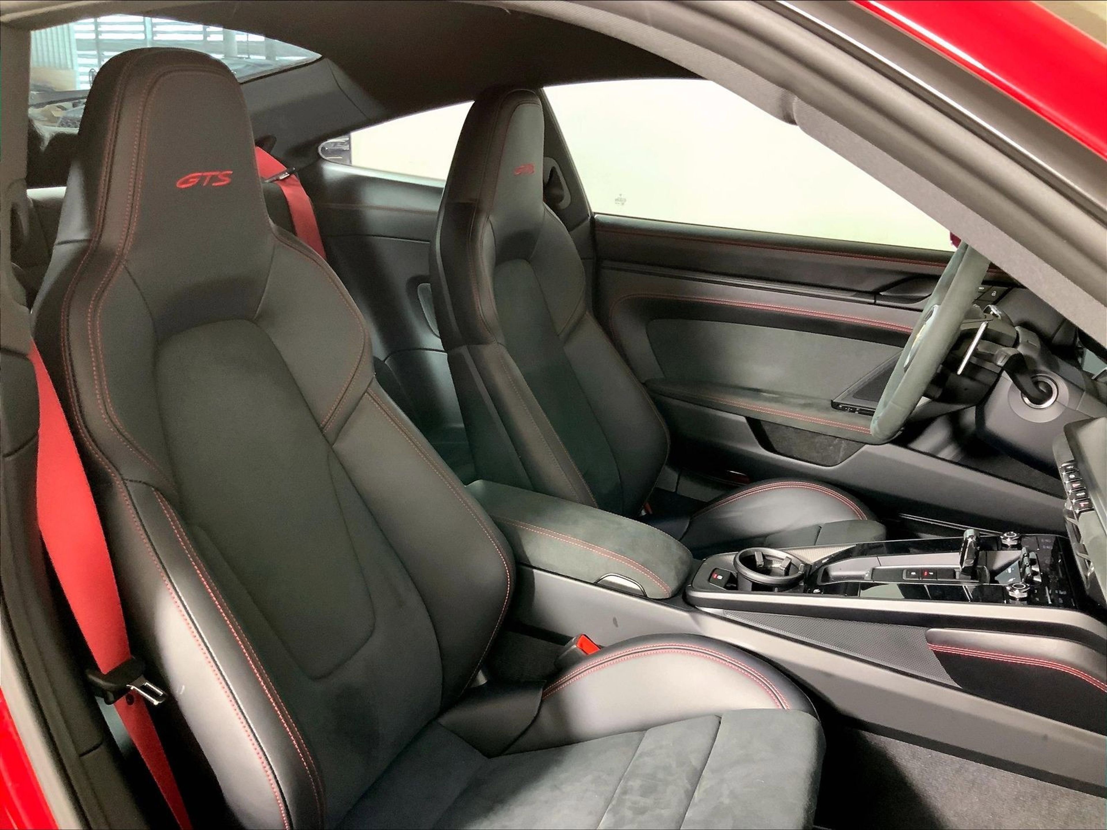 Used 2024 Porsche 911 Carrera GTS RWD image 18