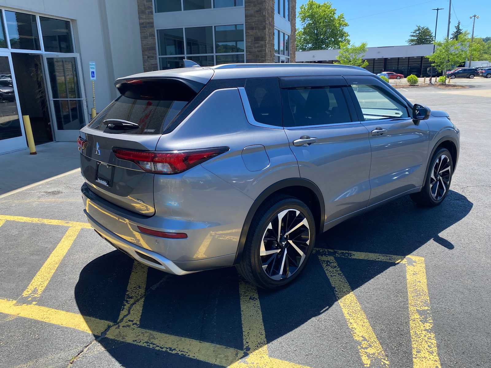 Used 2023 Mitsubishi Outlander SEL AWD/4WD image 4