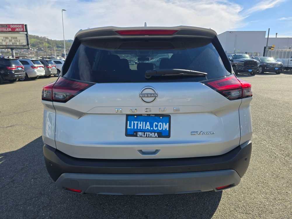 Used 2023 Nissan Rogue SV image 4