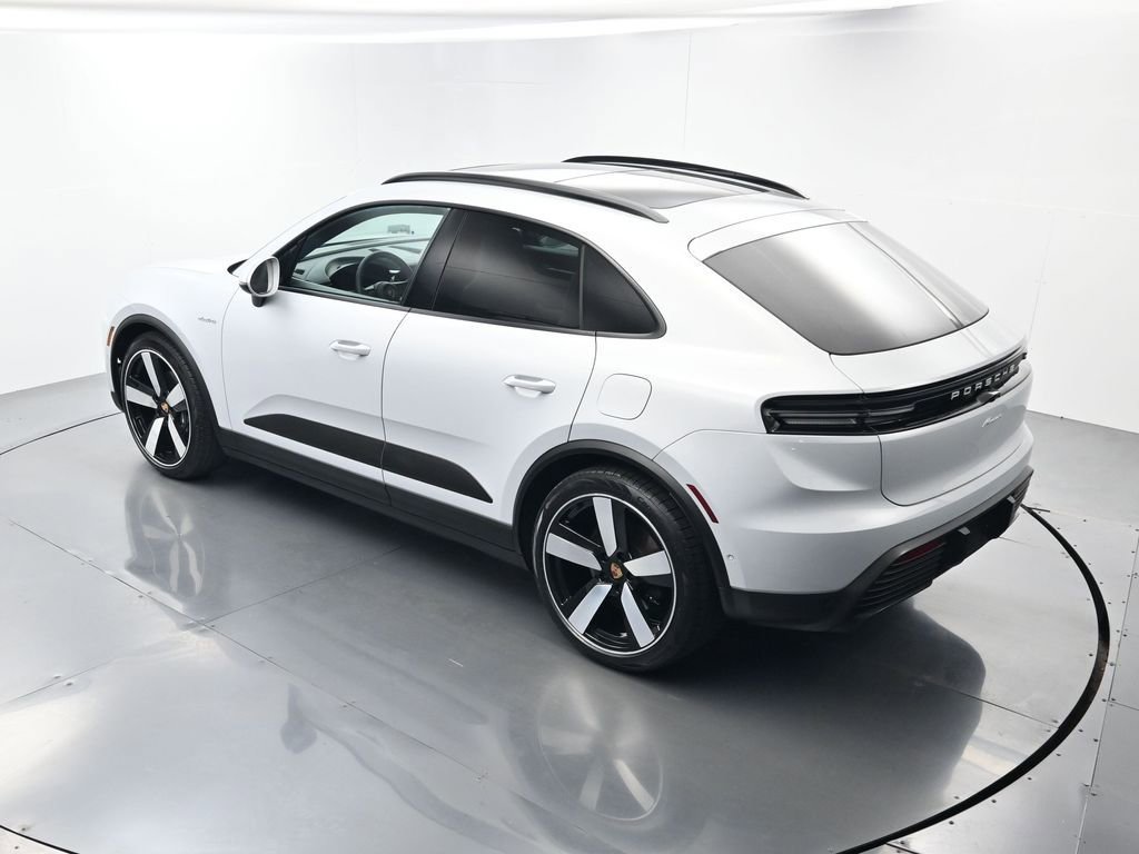 Certified 2025 Porsche Macan Electric image 36
