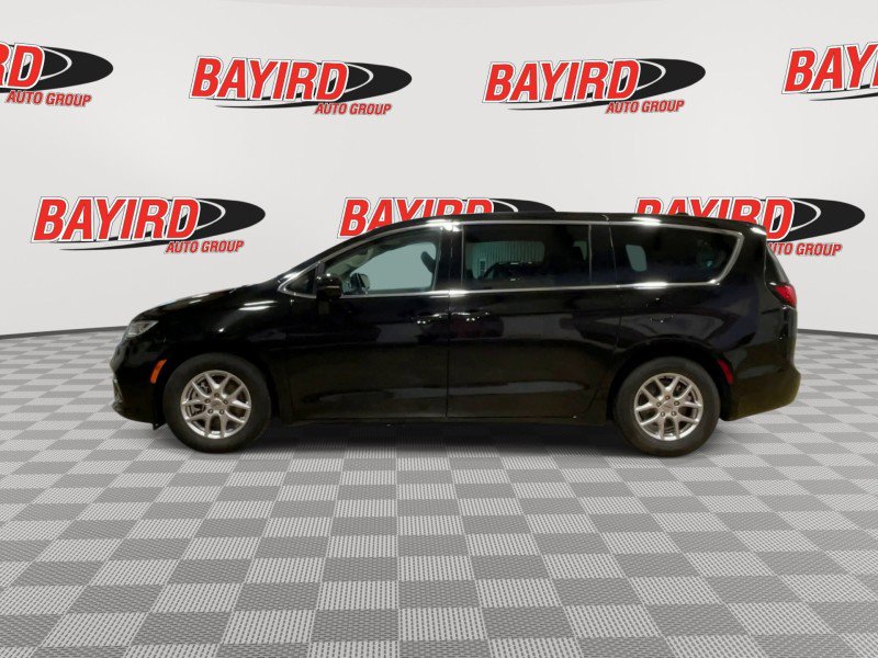 Used 2024 Chrysler Pacifica Touring-L FWD image 6