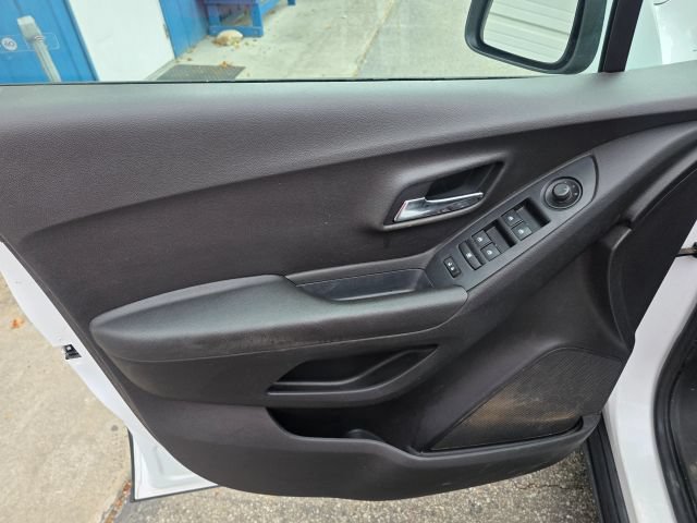 Used 2016 Chevrolet Trax LS AWD/4WD image 11