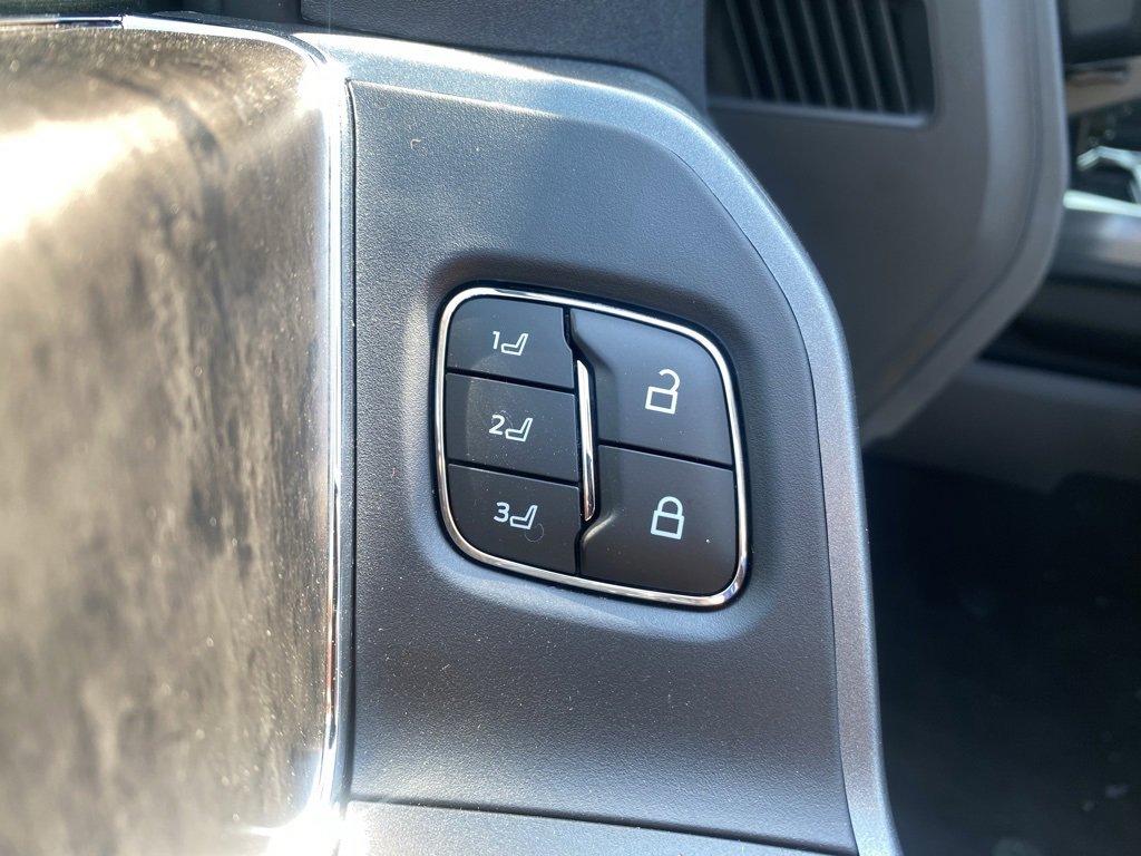 New 2026 Ford F250 Lariat w/ Black Appearance Package image 14