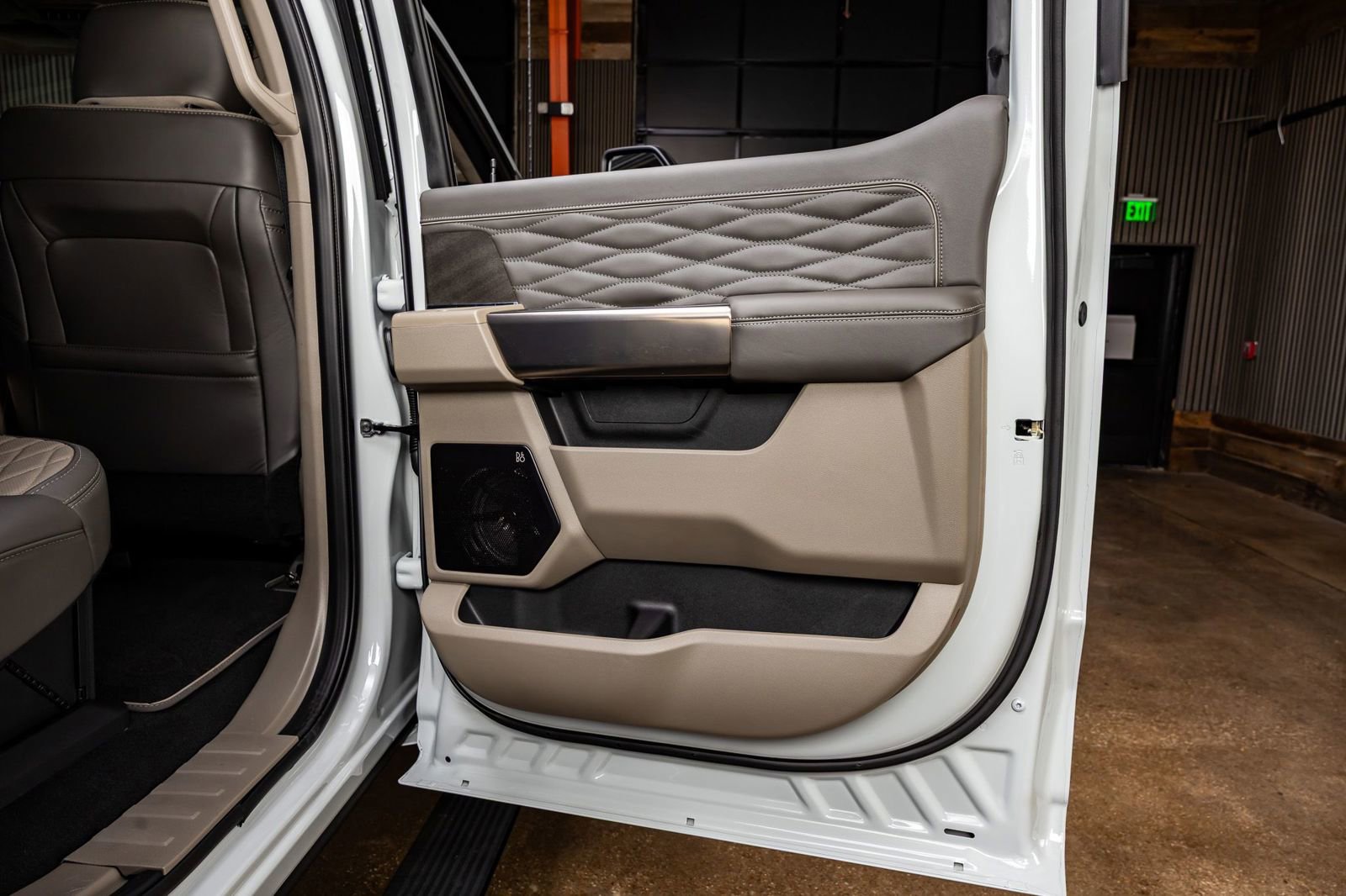 Used 2025 Ford F450 Platinum w/ Platinum Plus Package image 37