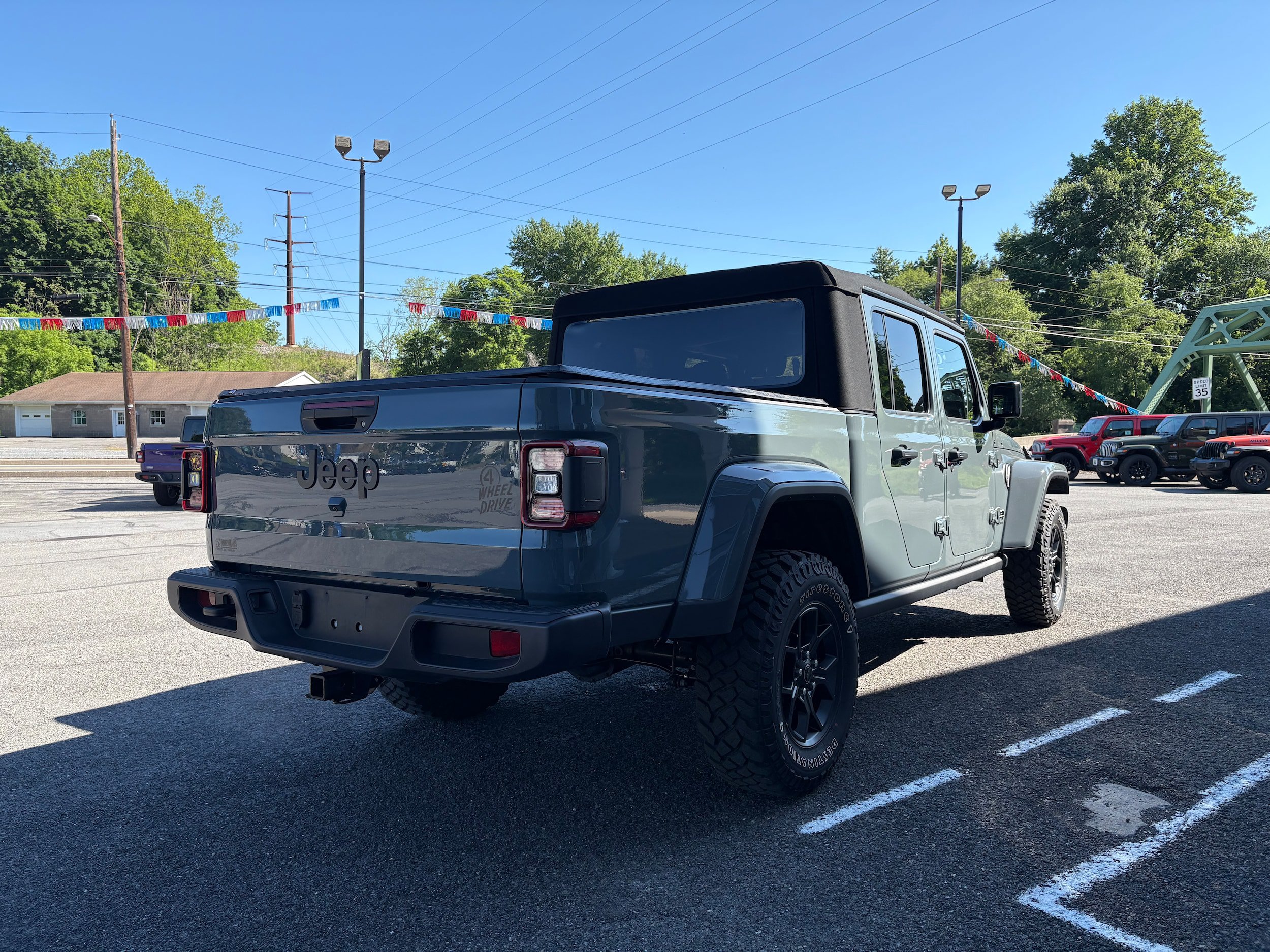 Certified 2025 Jeep Gladiator Sport AWD/4WD image 7