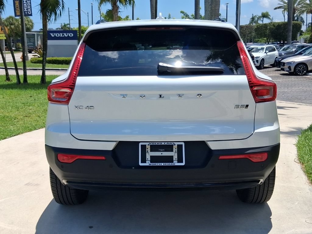 Certified 2026 Volvo XC40 B5 Plus AWD/4WD image 5