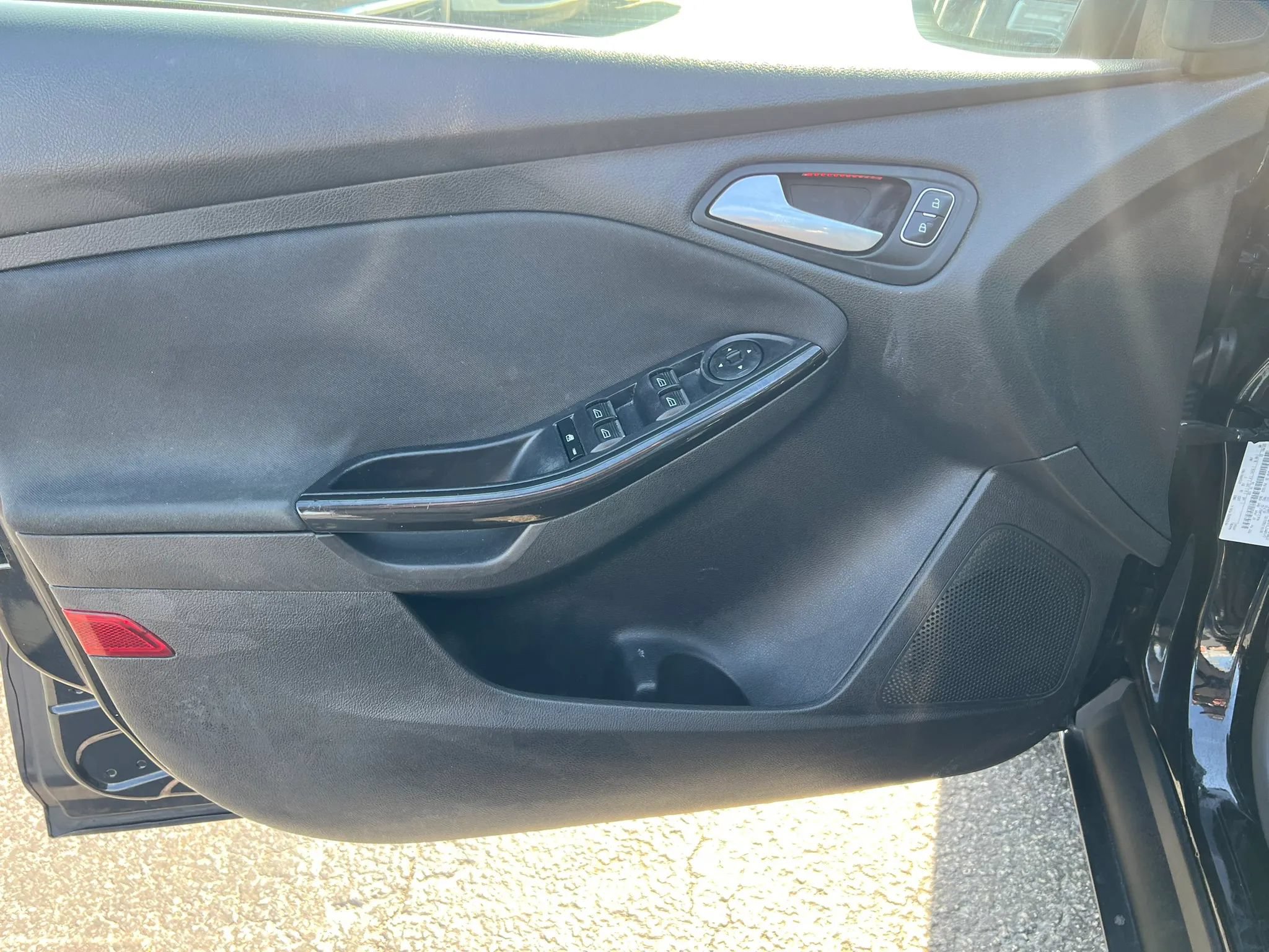 Used 2017 Ford Focus Titanium FWD image 7