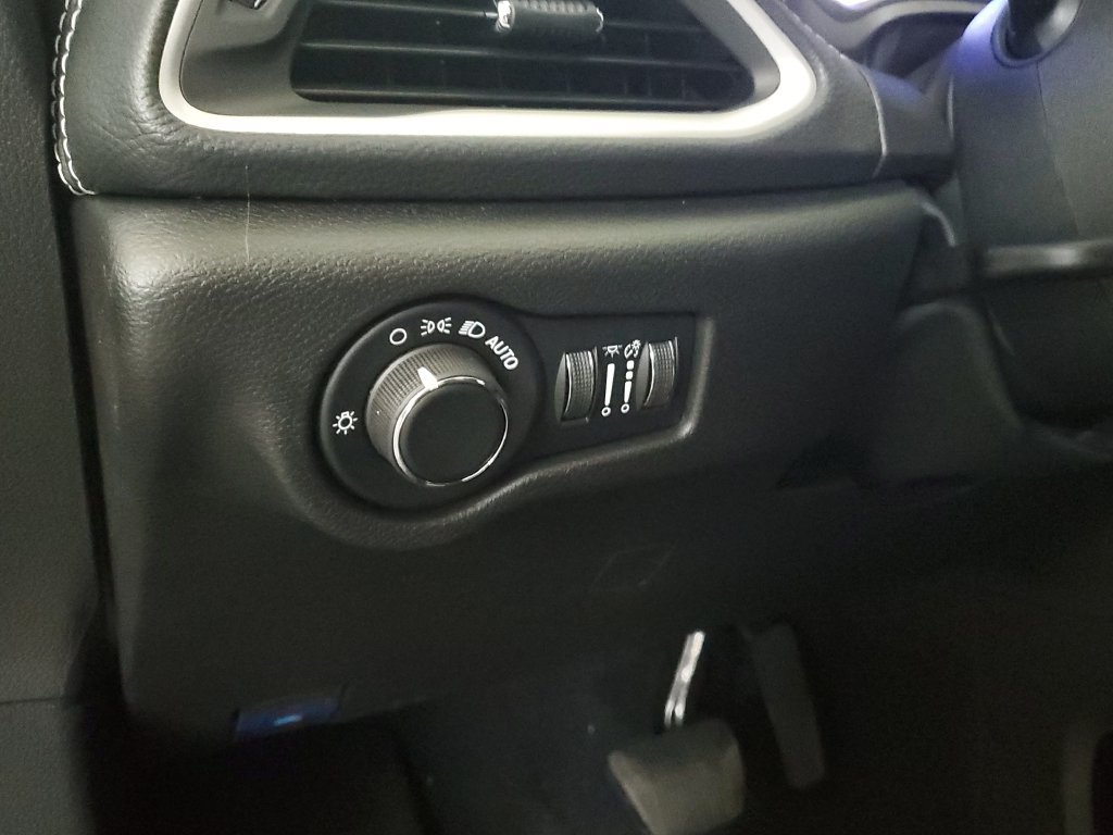 New 2027 Chrysler Pacifica Limited FWD image 11