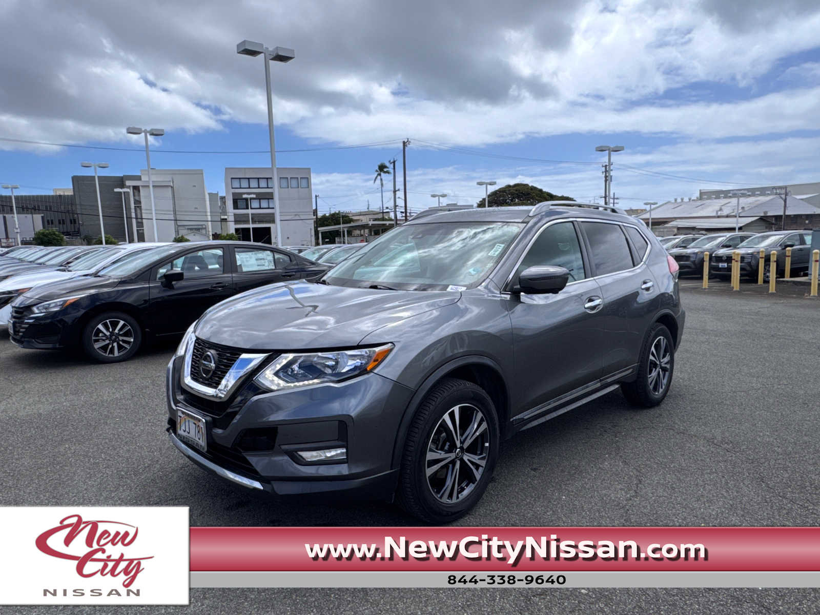 Used 2018 Nissan Rogue SL image 1