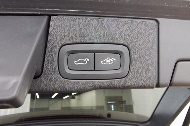 Certified 2025 Volvo XC60 B5 Core image 34