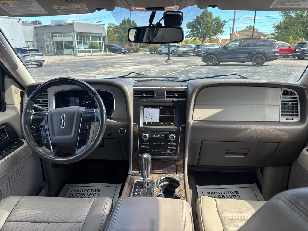 Used 2016 Lincoln Navigator Select AWD/4WD image 2