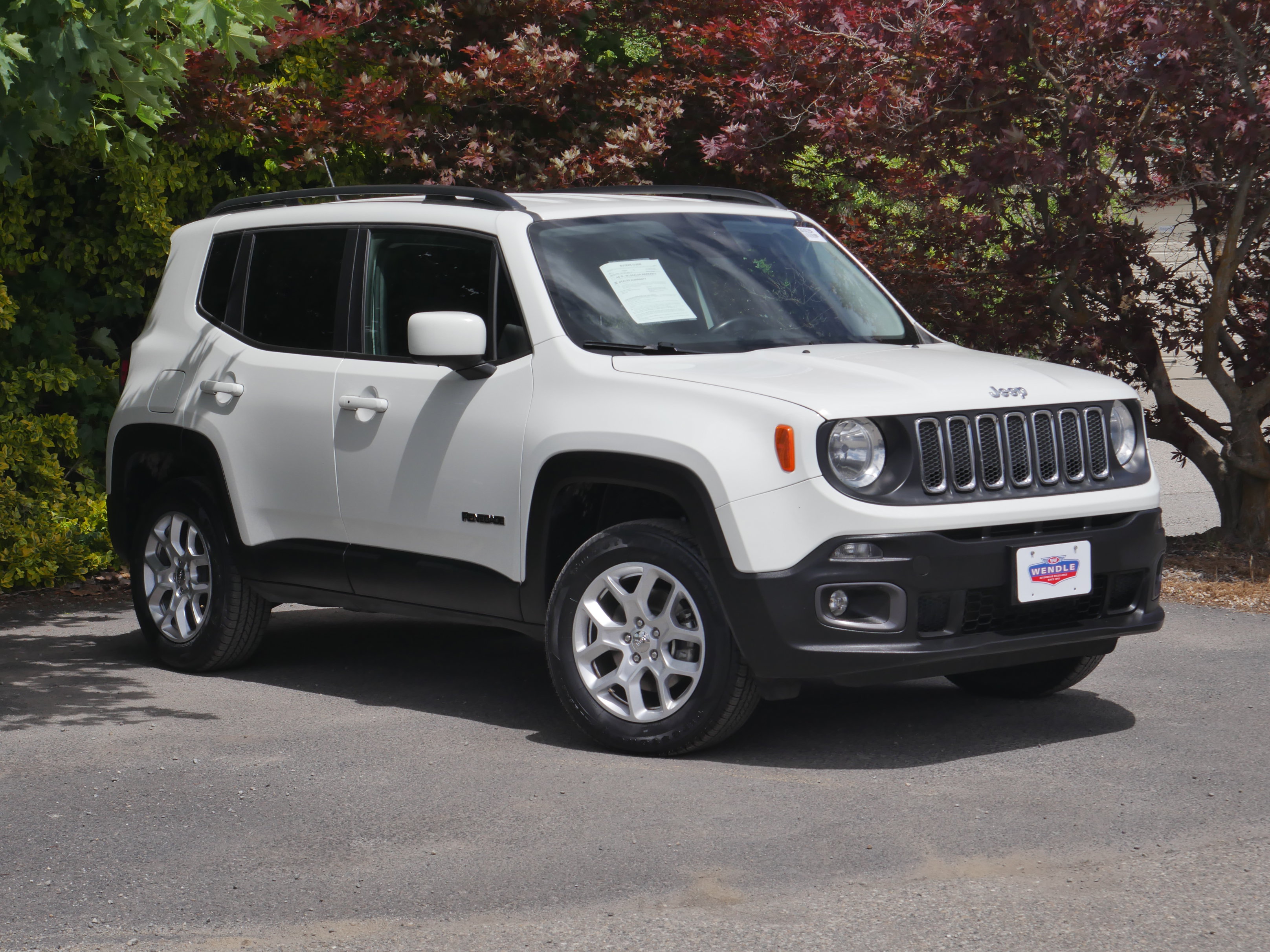 Used 2017 Jeep Renegade Latitude AWD/4WD image 29