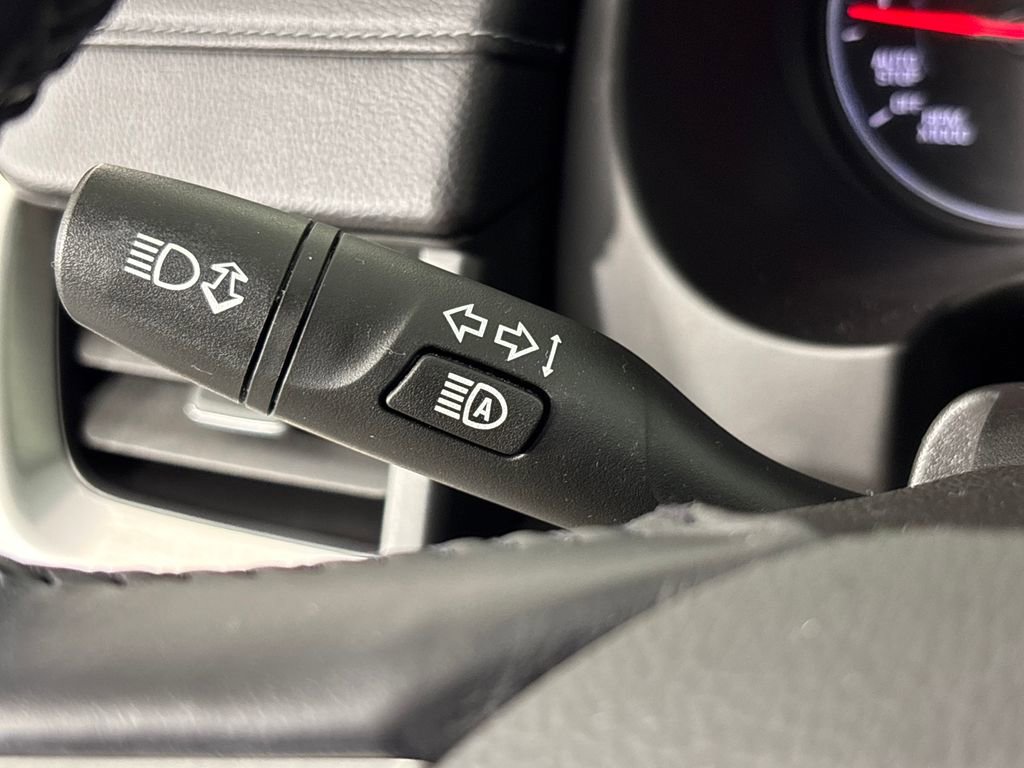 Used 2022 GMC Terrain SLT w/ Infotainment Package II FWD image 17