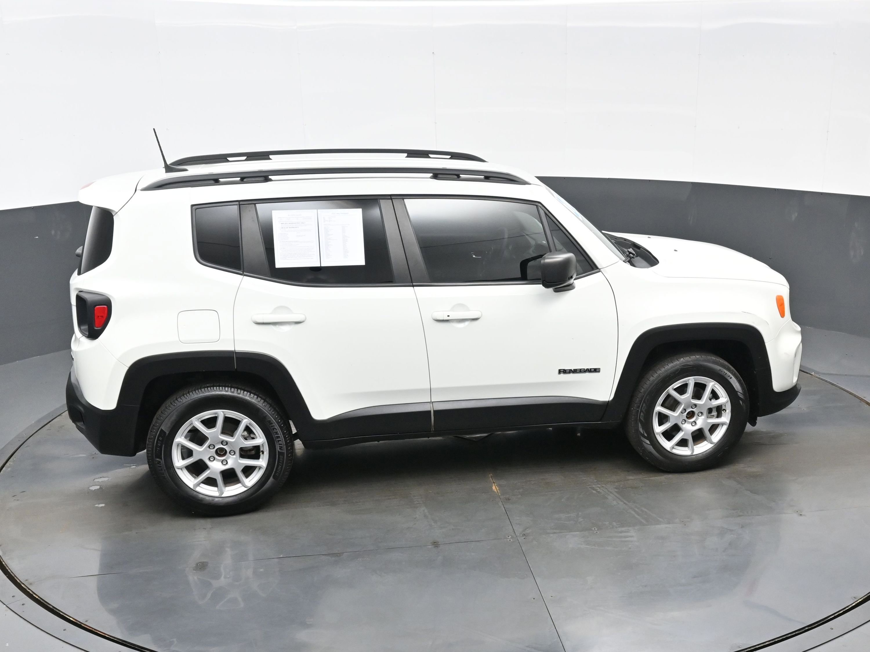 Used 2022 Jeep Renegade Latitude AWD/4WD image 36
