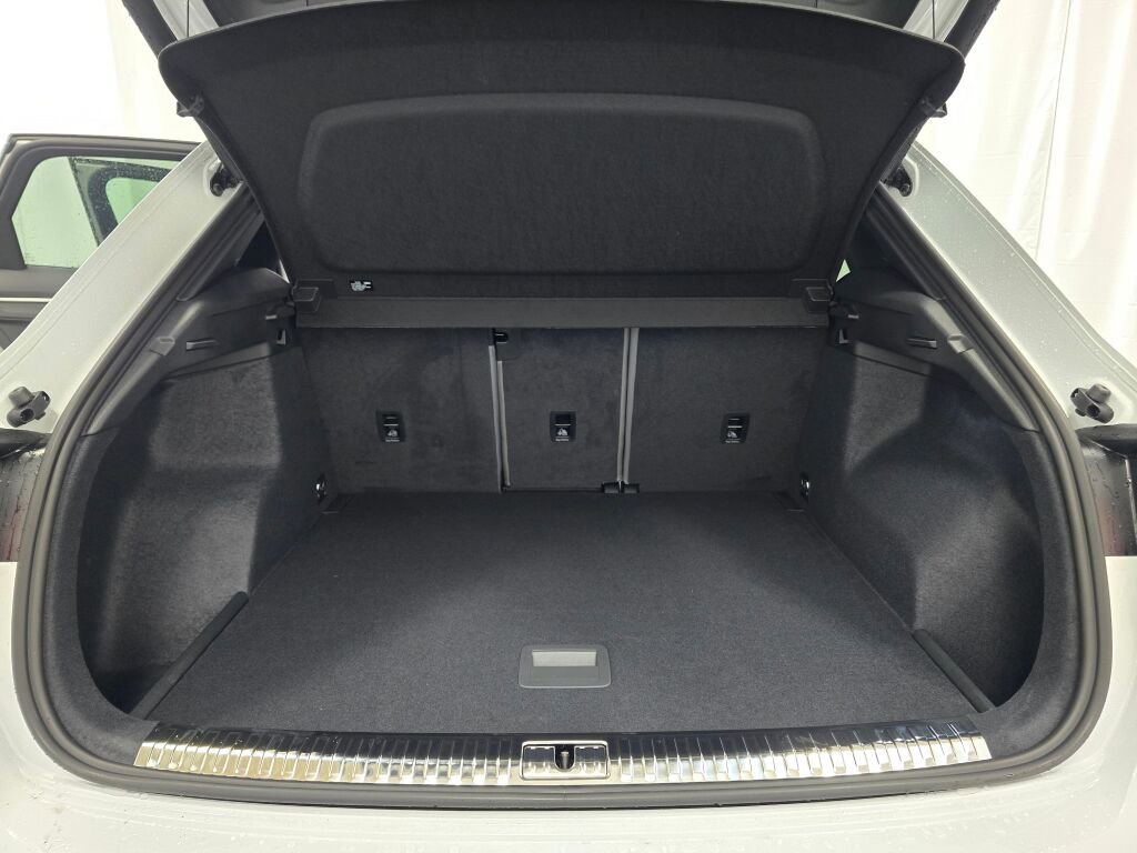New 2025 Audi Q3 2.0T Premium image 11