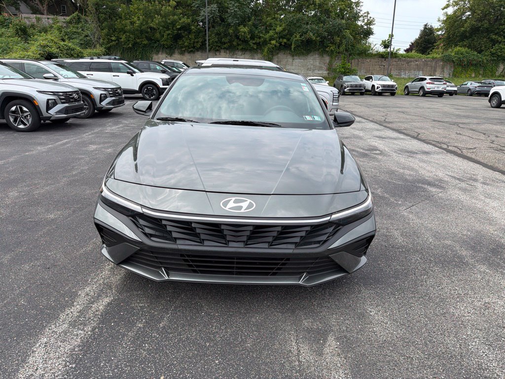Used 2025 Hyundai Elantra Sport FWD image 2