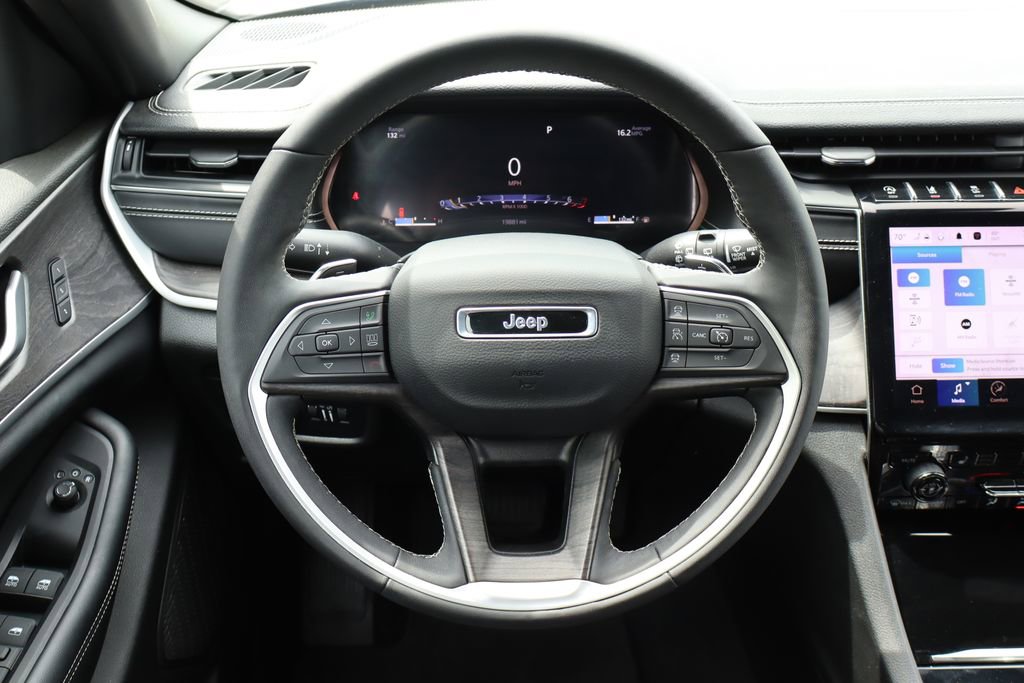 Used 2024 Jeep Grand Cherokee L Limited AWD/4WD image 18