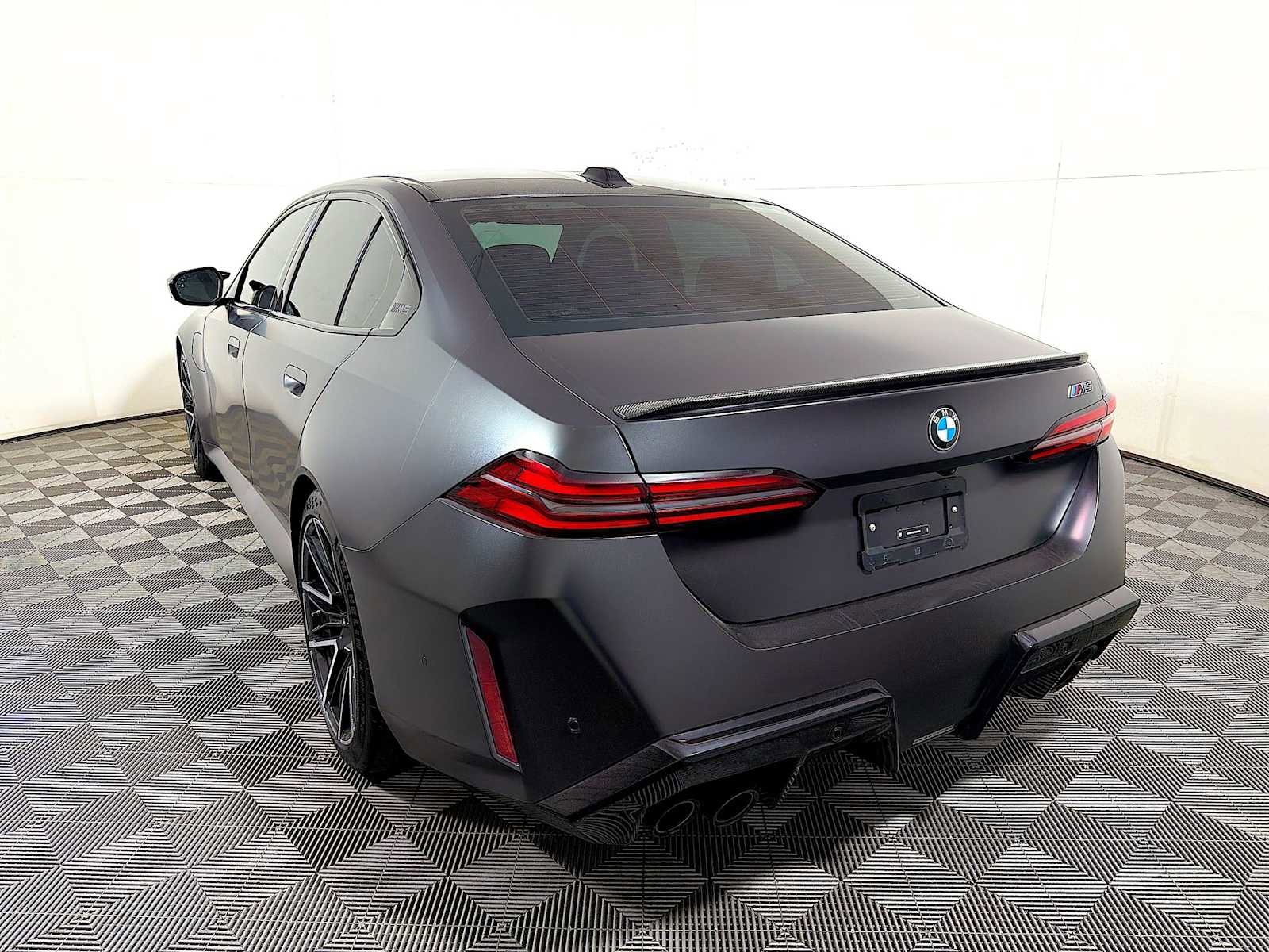 Used 2026 BMW M5 w/ Carbon Package AWD/4WD image 5