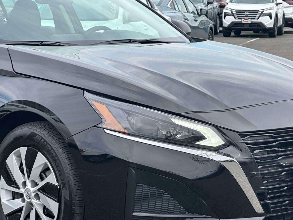 Used 2025 Nissan Altima 2.5 S FWD image 8