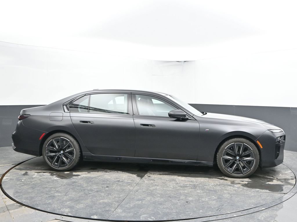 Used 2023 BMW 760i xDrive image 11