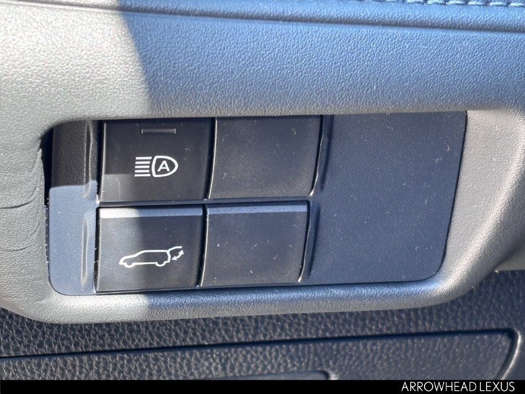 Used 2021 Toyota Highlander XSE FWD image 18