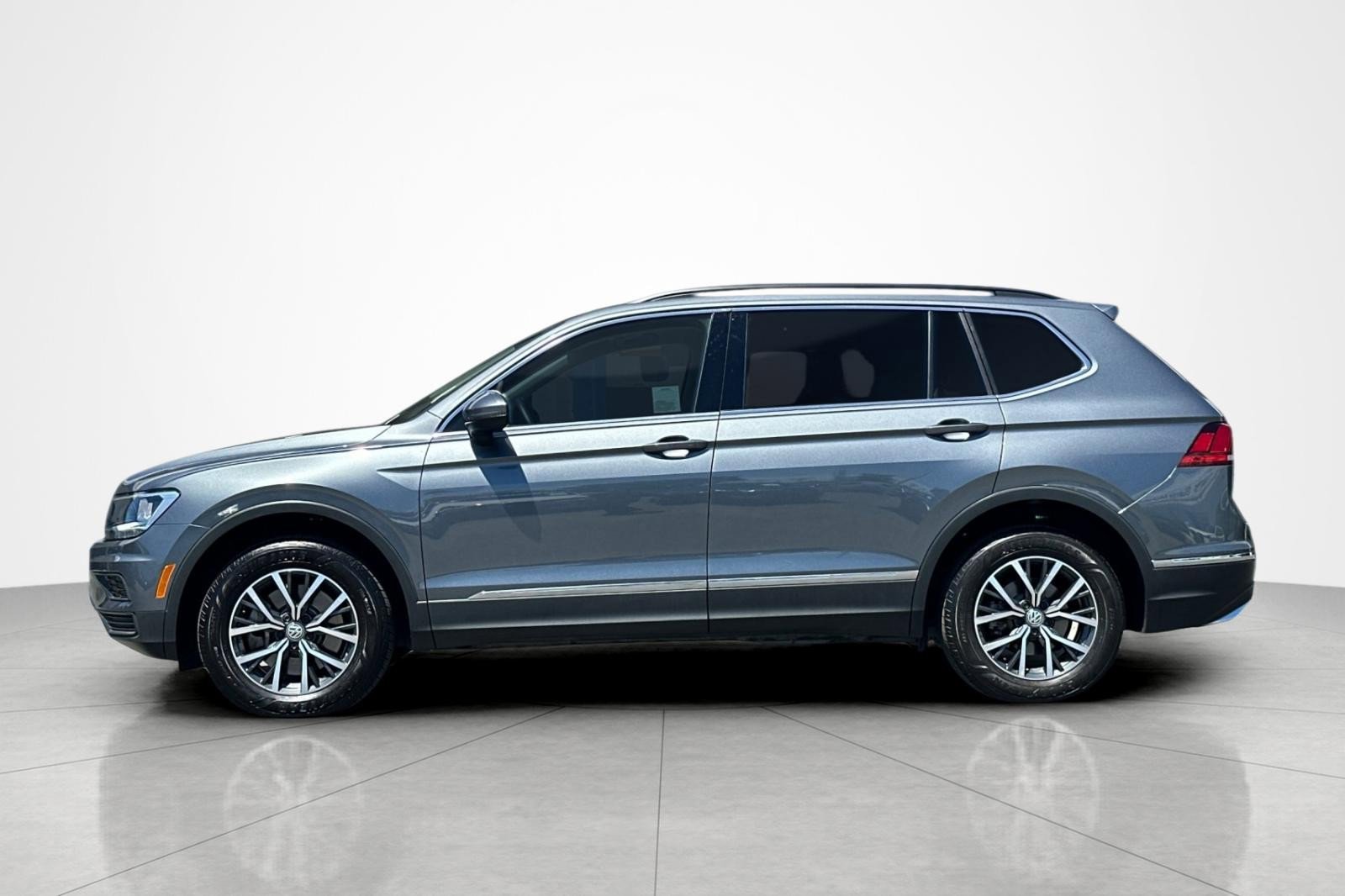 Used 2020 Volkswagen Tiguan SE w/ Panoramic Sunroof Package FWD video 2