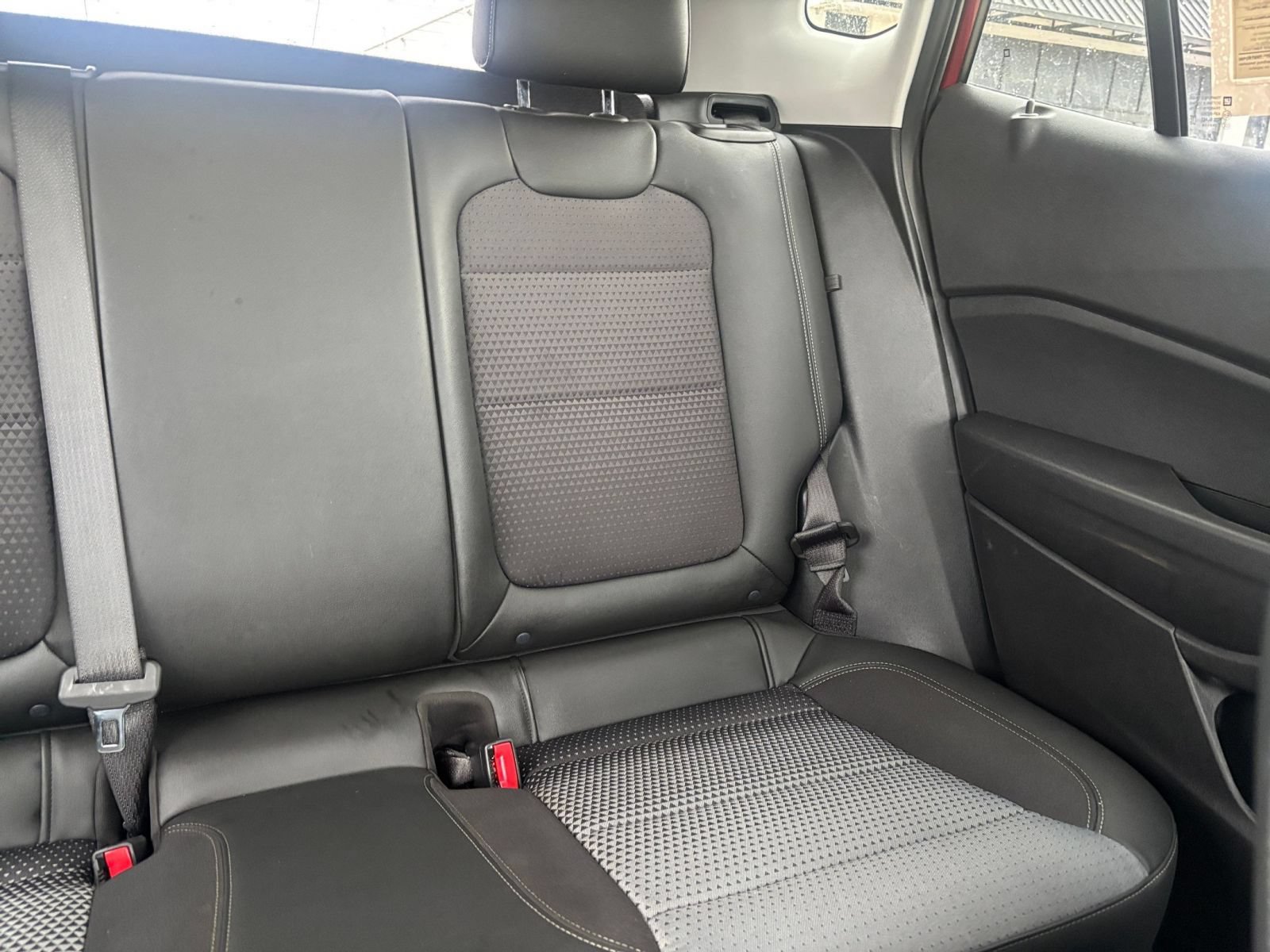Used 2025 Chevrolet Trax LT FWD image 36