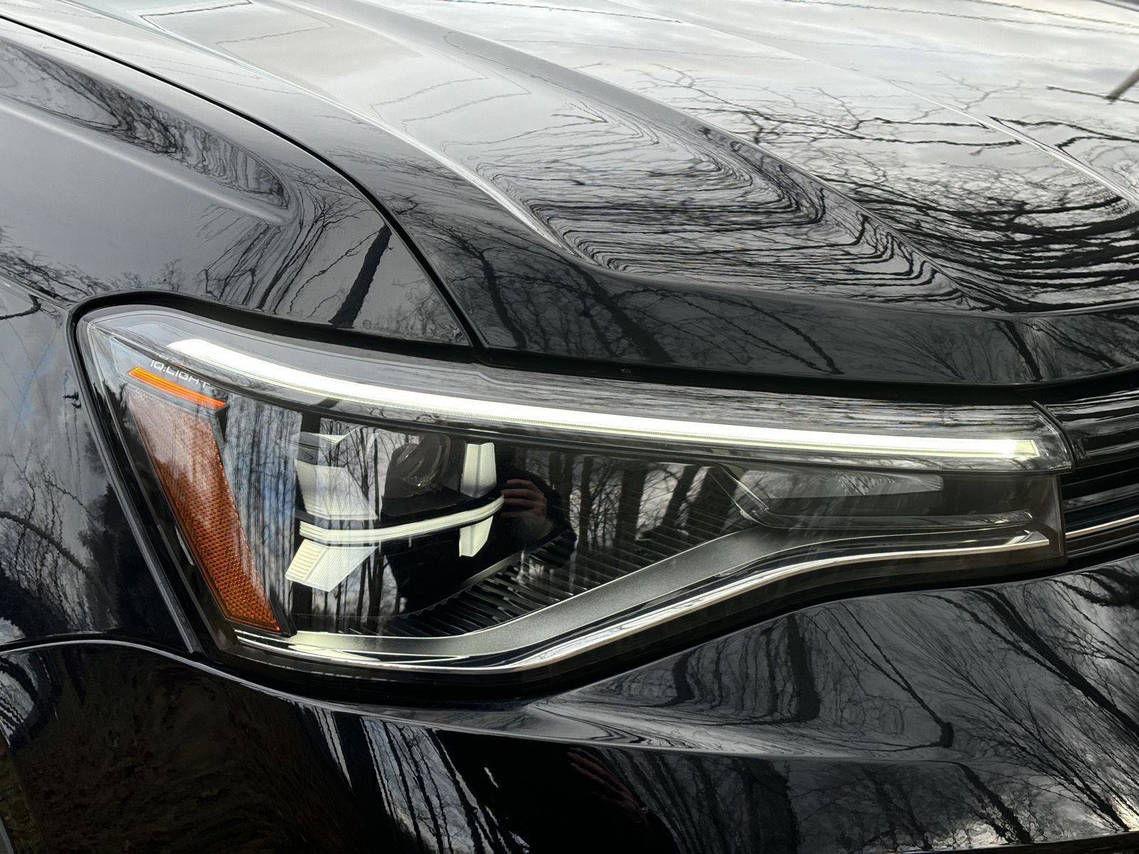 Used 2025 Volkswagen Taos SE w/ Panoramic Sunroof Package image 17