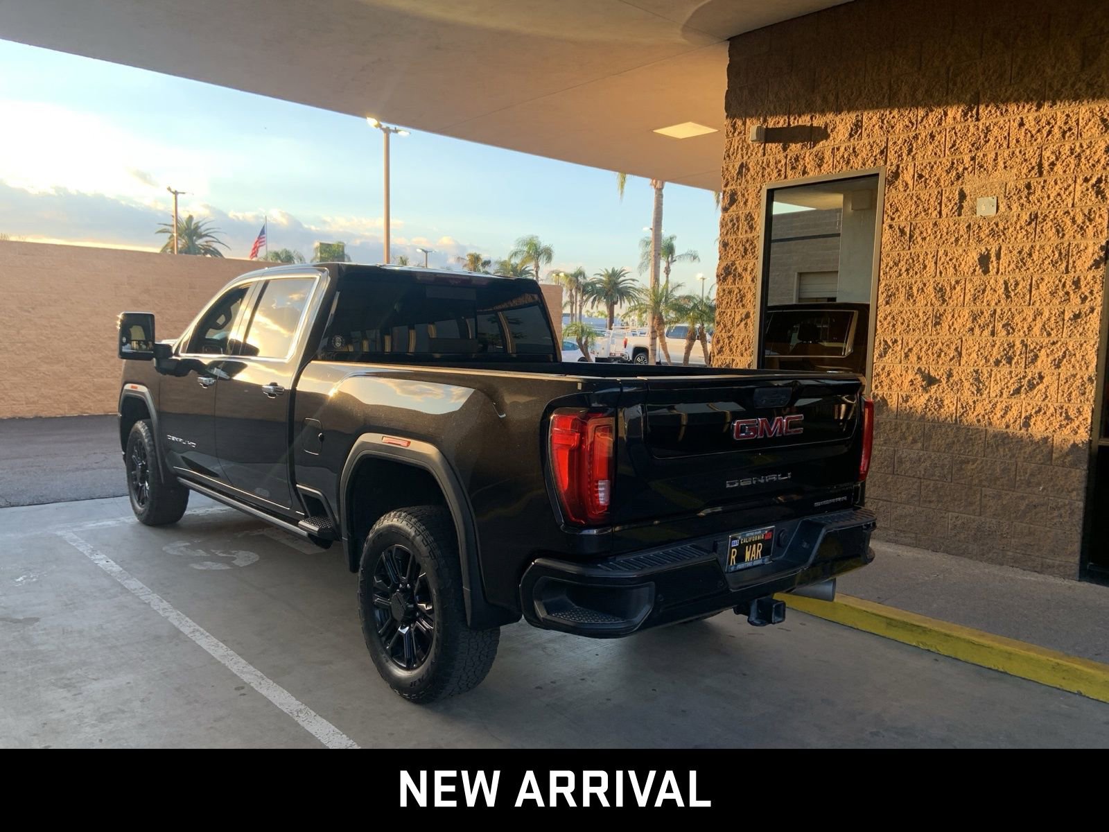 Certified 2022 GMC Sierra 3500 Denali w/ Denali Black Diamond Edition AWD/4WD image 5