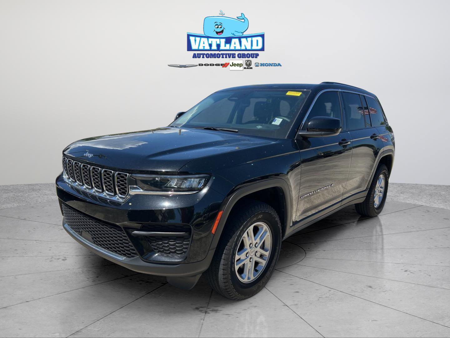 Used 2023 Jeep Grand Cherokee Laredo image 20
