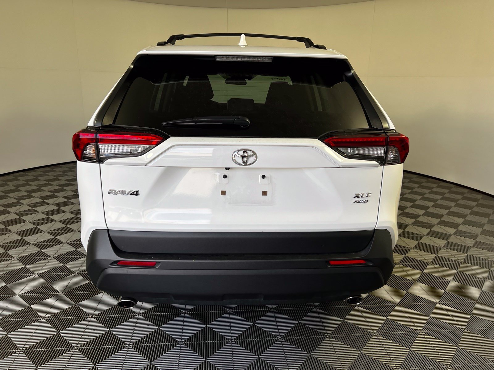 Used 2025 Toyota RAV4 XLE w/ Convenience Package AWD/4WD image 6