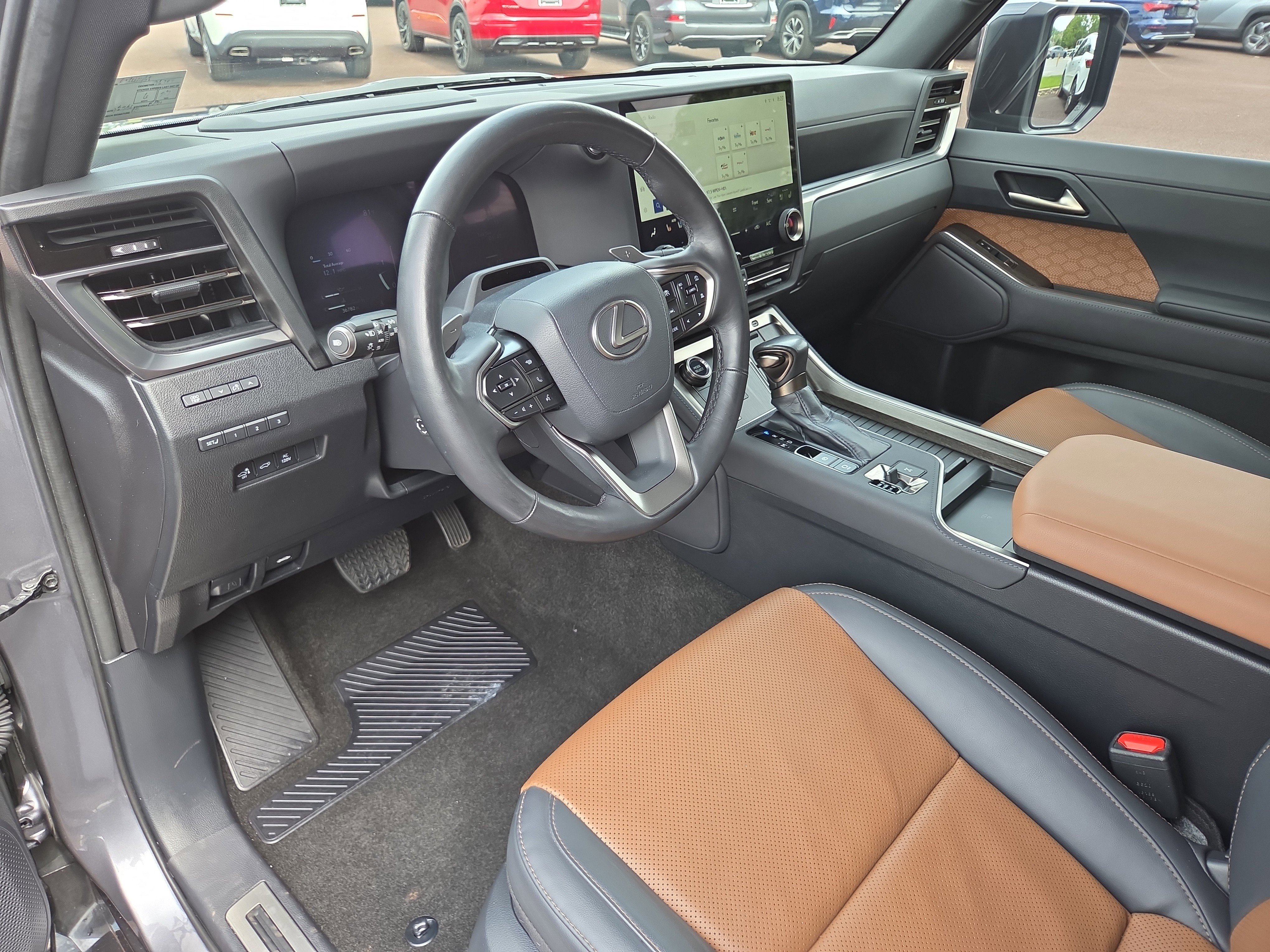 Used 2024 Lexus GX 550 w/ Accessory Package (2T) AWD/4WD image 15