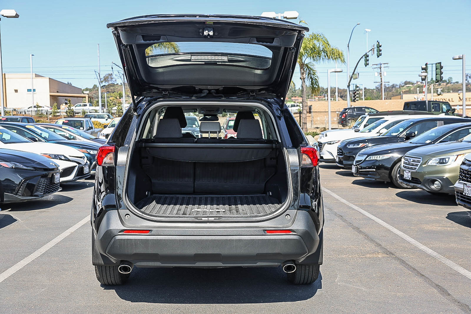 Used 2025 Toyota RAV4 XLE FWD image 25