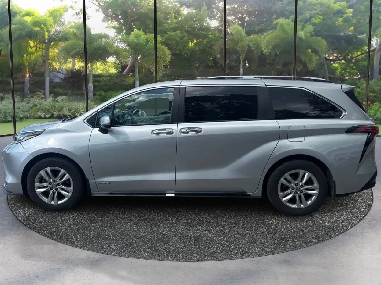 Used 2021 Toyota Sienna Limited AWD/4WD image 8