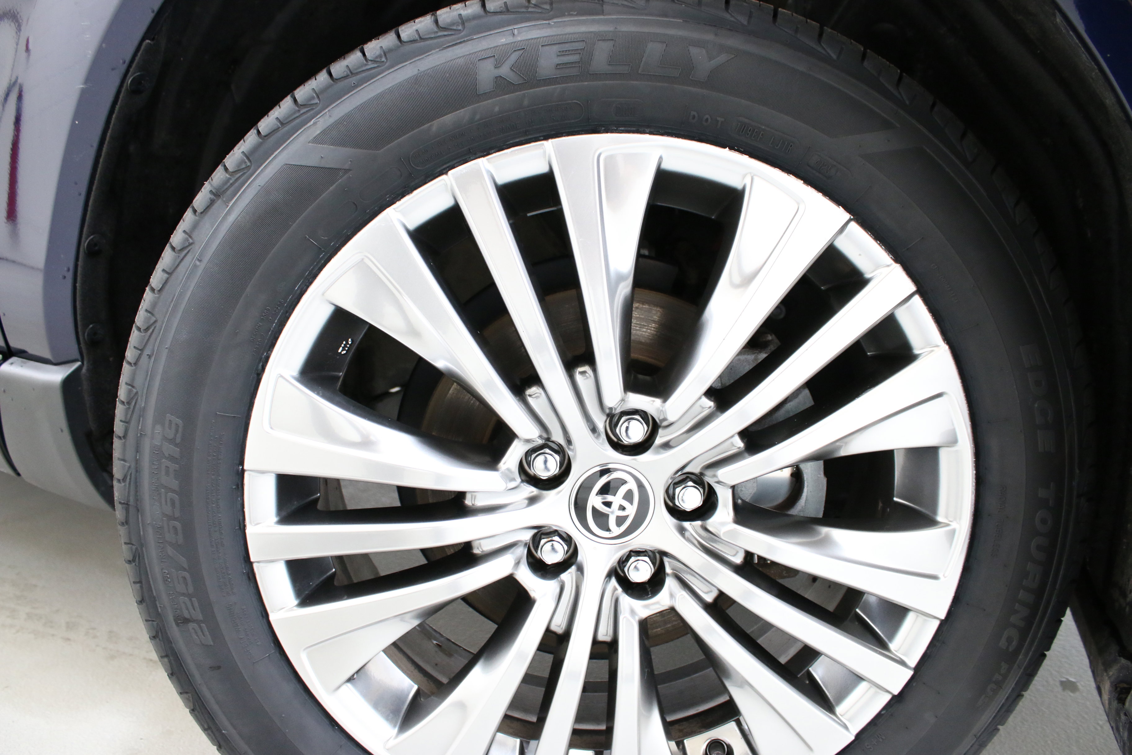 Used 2024 Toyota Venza Limited image 34