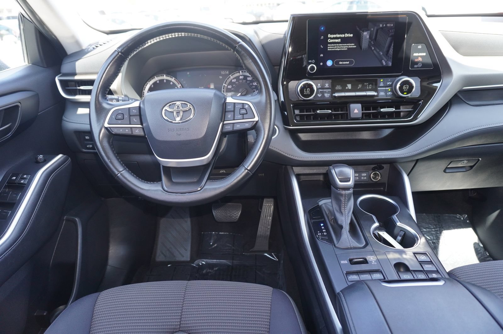 Used 2024 Toyota Highlander LE AWD/4WD image 14