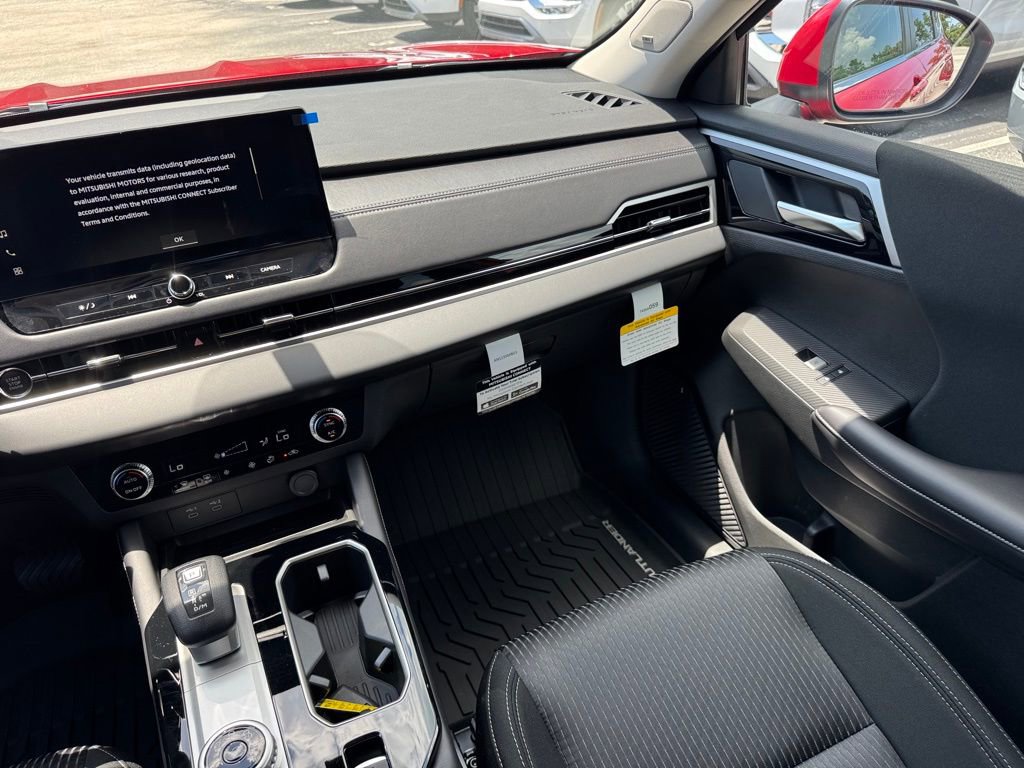 New 2025 Mitsubishi Outlander ES image 25