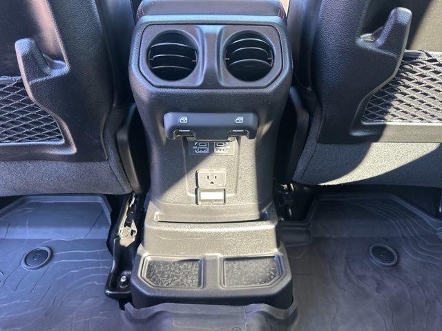 Used 2024 Jeep Wrangler Unlimited Rubicon w/ Technology Group image 29