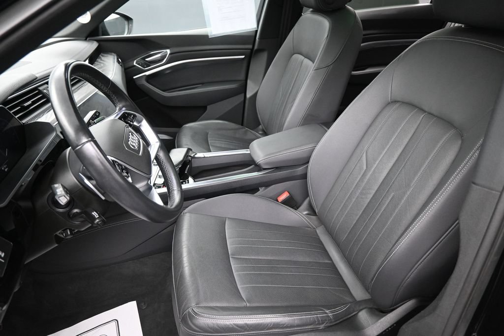 Used 2022 Audi e-tron Premium Plus w/ Premium Plus Package AWD/4WD image 28