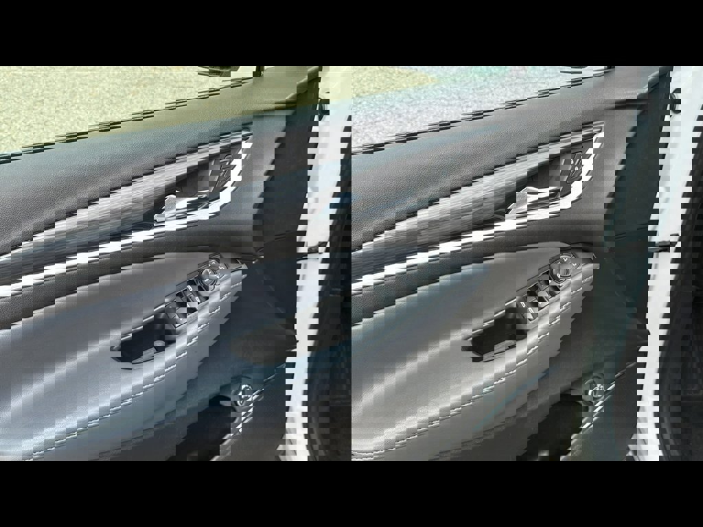 Used 2023 Buick Enclave Essence FWD image 7