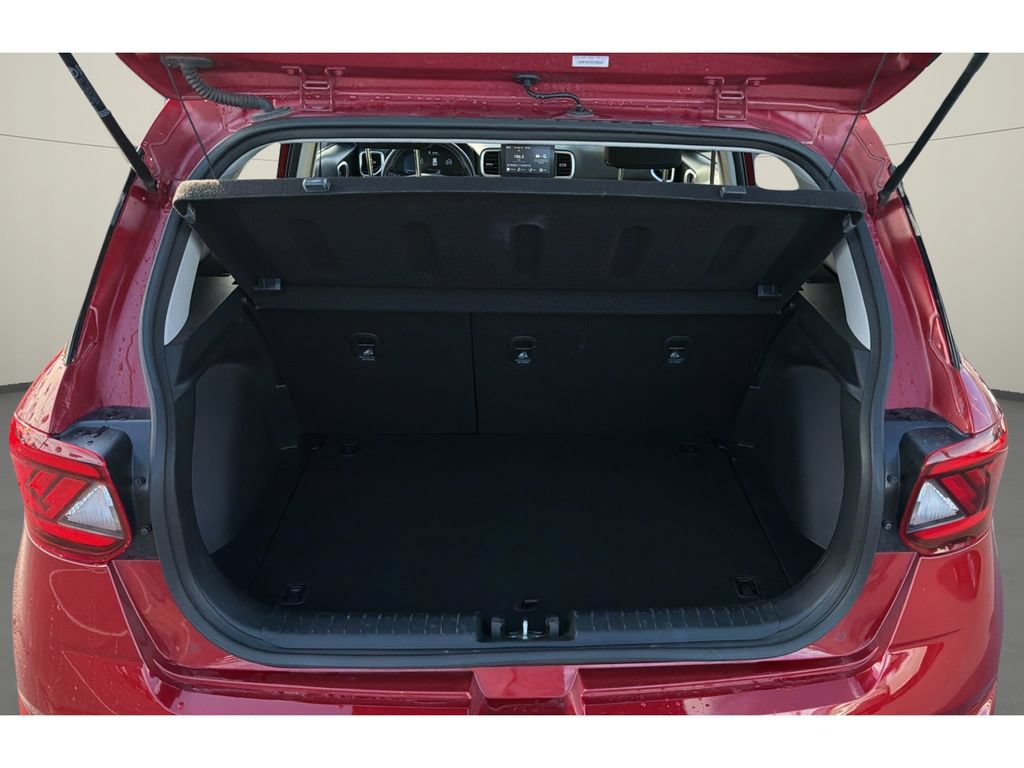 Used 2025 Hyundai Venue SEL FWD image 10