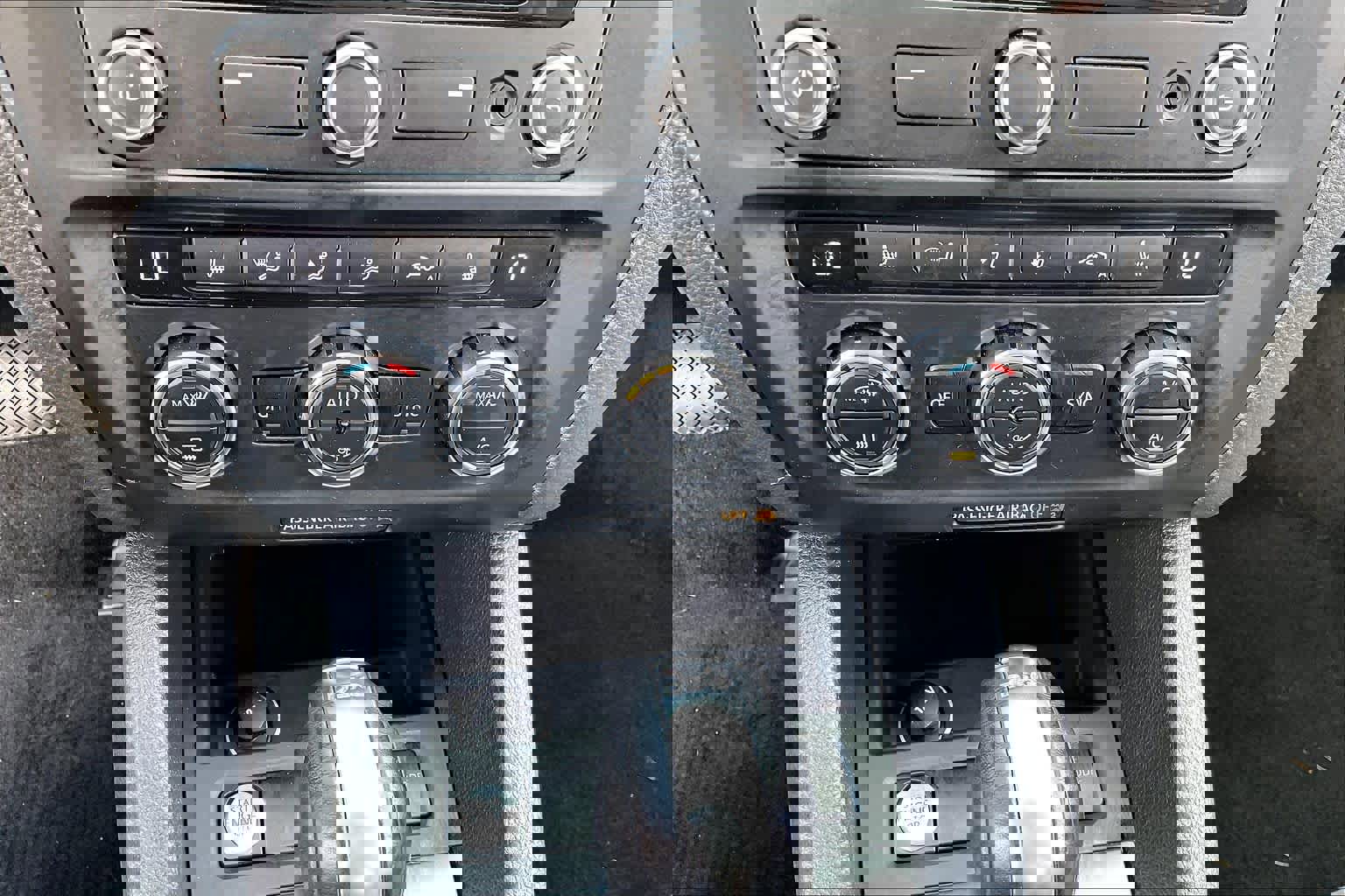 Used 2013 Volkswagen Jetta SEL image 32