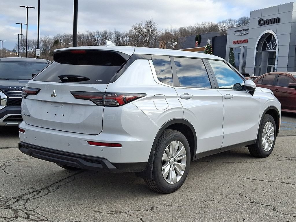 New 2026 Mitsubishi Outlander ES AWD/4WD image 4