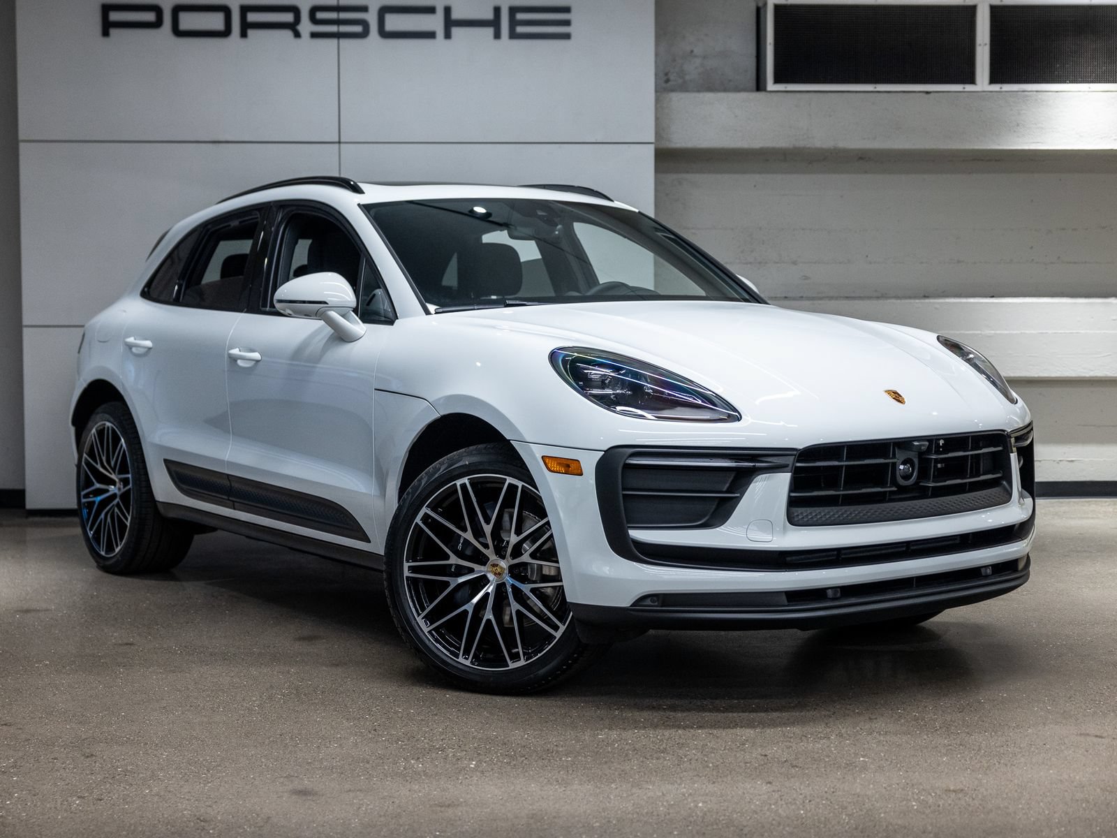 Certified 2026 Porsche Macan AWD/4WD image 10