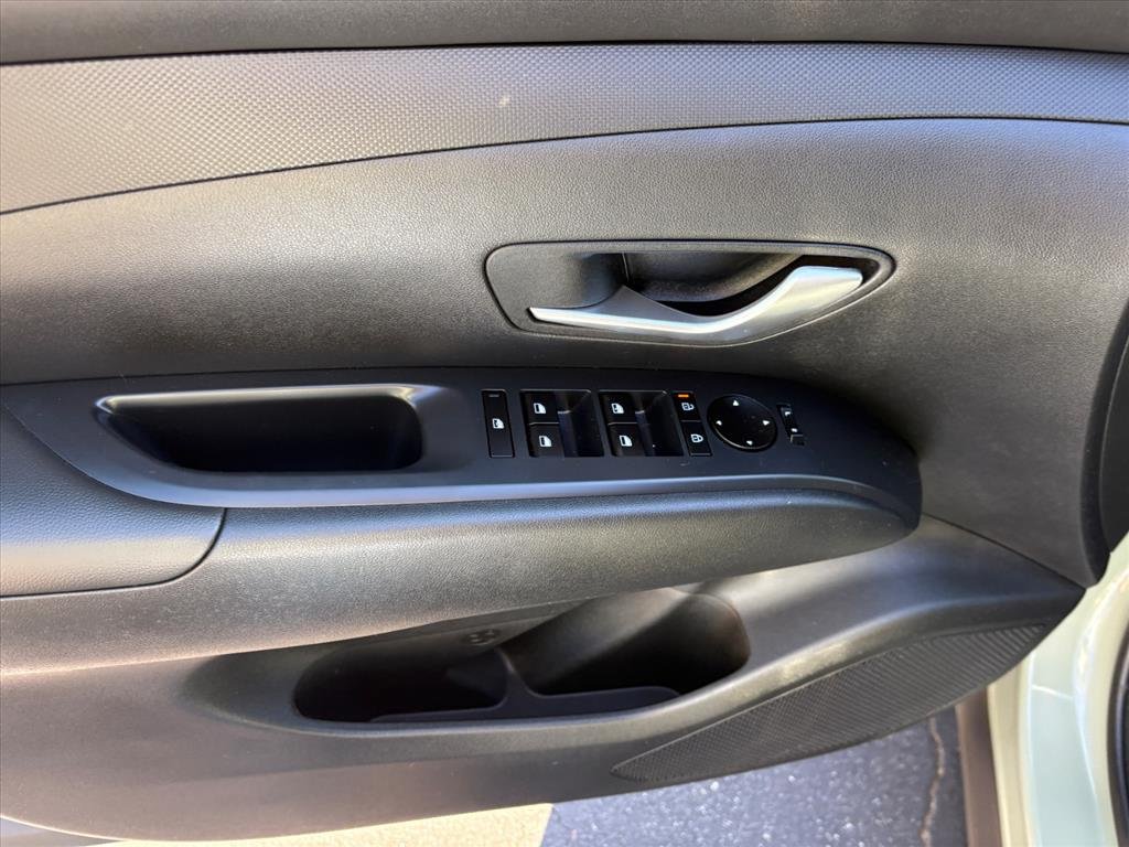 Certified 2025 Hyundai Santa Cruz SE FWD image 20