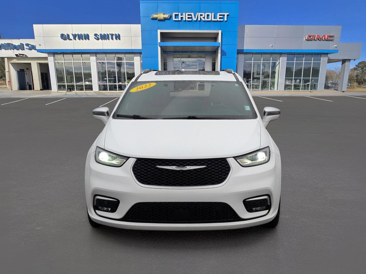 Used 2022 Chrysler Pacifica Pinnacle AWD/4WD image 2
