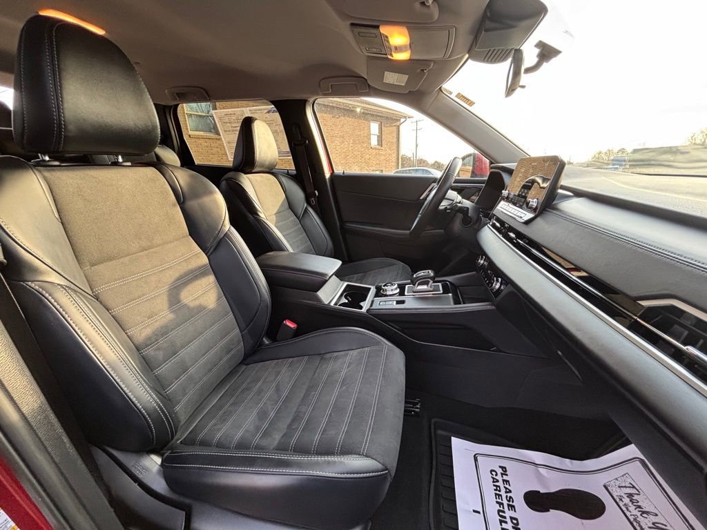 Used 2024 Mitsubishi Outlander SE image 16